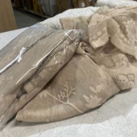 918 Alison Floral Lace Sheer Rod Pocket Window Tie-up Shade; 2 Single Panels - Picture 3 of 4